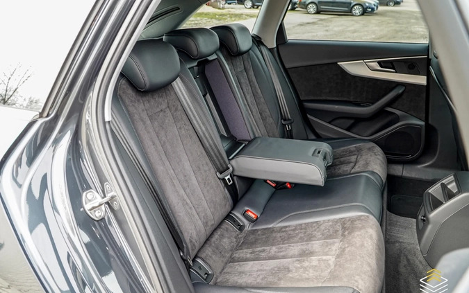 Audi A4 cena 89900 przebieg: 189000, rok produkcji 2017 z Goniądz małe 781